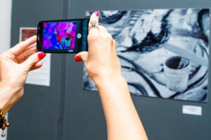 Exposição no Centro Cultural traz obras com interação pelo celular