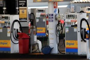 Procon intensifica fiscalização e notifica 50 postos de combustíveis no interior de MS
