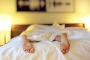 Mulher morre em motel após cinco horas de sexo sem interrupção