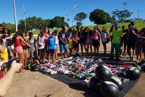 Ação solidária arrecada mais de 130 pares de tênis