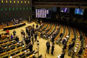 Por apoio, governo acelera pagamento de emendas a deputados