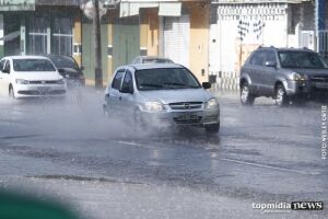 Chuva chega 'mansa' e refresca início da tarde desta terça-feira em Campo Grande