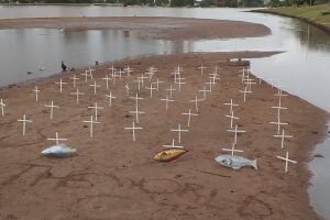 Lago assoreado vira ‘cemitério’ em ato pelo meio ambiente no Parque das Nações