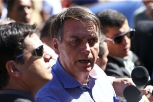 Pelo Twitter: Bolsonaro volta a defender o polêmico projeto Escola sem Partido