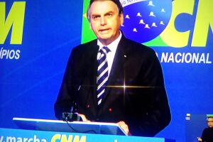 Em Brasília, prefeitos pressionam Bolsonaro para 'fatiar' melhor arrecadação federal