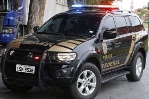 Bolsonaro confirma convocação de mil policiais federais