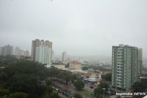 Trégua no calor: chuva cai em Campo Grande e deixa temperatura amena