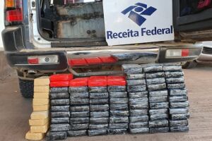 'La Coca': casal de bolivianos é preso com 82 kg de cocaína dentro de van na BR-262