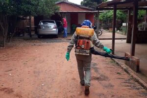 Aquidauana: equipe de Educação em Saúde orienta população no combate à Dengue