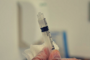 Vacinação contra a gripe acontece nos 4 CRSs neste fim de semana; site da campanha está disponível
