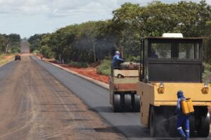 Prefeitura inicia pavimentação do último trecho sem asfalto do Macroanel Rodoviária