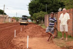 Prefeitura inicia pavimentação esperada há mais de 30 anos pela comunidade do Jardim Anache
