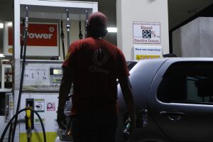 Bandidos armados assaltam mais dois postos de combustíveis em cidade do MS