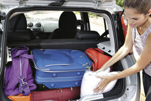 Especialistas do Detran alertam sobre bagagem solta no carro durante viagem