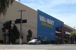 Procon Estadual autua Walmart por ter número insuficiente de caixas