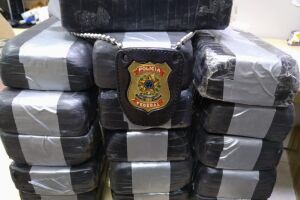 Boliviana é presa com 17 quilos de cocaína escondidos em mala de viagem