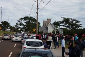 Motoristas de aplicativo ‘fecham’ Afonso Pena em protesto após assassinato de trabalhador