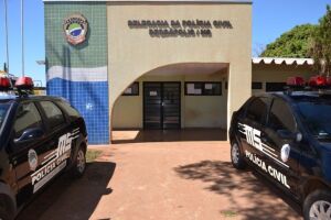 Homem é encontrado morto em residência e polícia investiga o caso