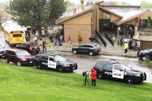 Atiradores atacam escola do Colorado, nos EUA, e deixam oito feridos