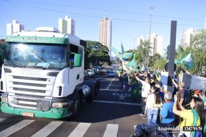 Com caminhoneiros e pecuaristas, ato pró-Bolsonaro começa só com mil pessoas na Afonso Pena