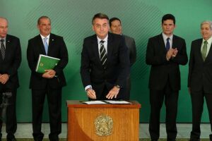 Metade dos governadores do Brasil contraria decreto das armas de Bolsonaro