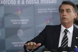 Pelo Instagram, Bolsonaro anuncia queda de 7,2% no preço do diesel e 6% da gasolina