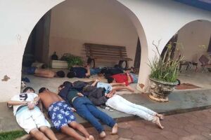 Polícia paraguaia prende 12 brasileiros com armas, toneladas de maconha e granadas