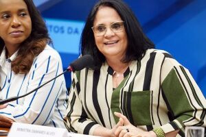 Damares Alves nega que vá deixar ministério no final do ano