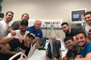 Jogadores do Palmeiras realizam sonho de menino com câncer
