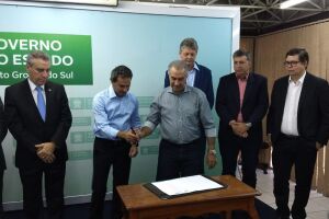 Prefeito Marquinhos Trad (PSD) e governador Reinaldo Azambuja (PSDB)