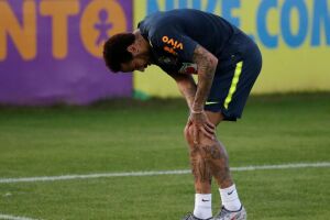 Corte e lesão encerram passagem turbulenta de Neymar pela seleção
