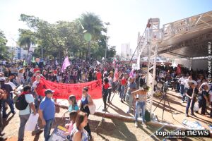 Greve movimenta 5 mil pessoas no centro de Campo Grande; organização espera 20 mil