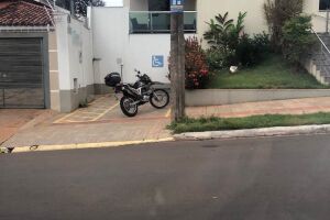 Repórter Top: motociclista desrespeita vaga para cadeirante e revolta campo-grandenses