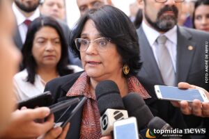 Mesmo com três demissões, ministra nega escolha errada de Bolsonaro: 'a equipe é boa'