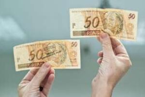 Moradora do Caiobá usa pensão da filha para comprar dinheiro falso, leva golpe e perde R$ 250
