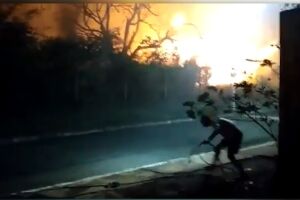 Incêndio em matagal no bairro Coronel Antonino