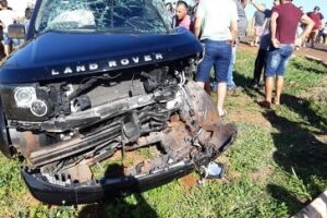 Batida frontal de jipe com carro deixa um homem morto e mulher ferida na BR-376