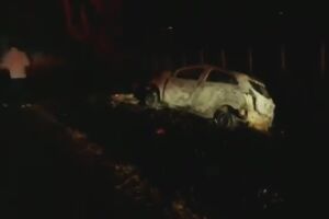 Carro pega fogo e uma pessoa morre após acidente próximo ao Indubrasil
