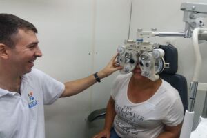 Principal causa de cegueira no mundo, catarata é a maior demanda da Caravana da Saúde