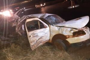 Acidente de carro mata mulher e dois filhos bebês; motorista não tinha habilitação