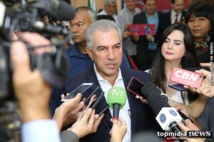 Reinaldo Azambuja em coletiva de imprensa
