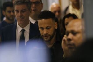 Flamengo tem possibilidade de contratar Neymar, afirma canal de TV