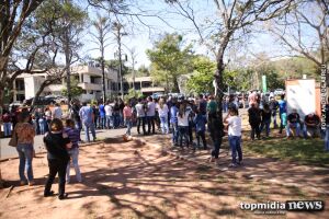 Professores fizeram manifestação na frente da Governadoria após aprovação do projeto