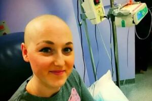 Por erro médico, mulher tem seios retirados e faz quimioterapia sem ter câncer