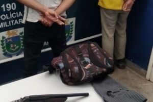 Empresário é assaltado a mão armada, persegue e derruba dupla de moto