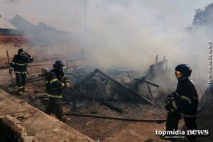 VÍDEO:mãe e filha ficam feridas e tem casa destruída em incêndio no Santo Antônio