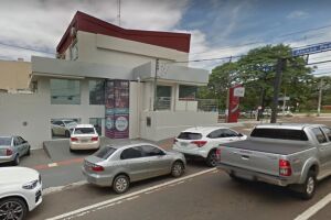 Motorista bêbada atropela guardas municipais e foge na contramão na Dom Aquino