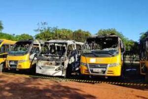 Perícia investiga se incêndio que destruiu veículos em Aquidauana foi acidental ou criminal