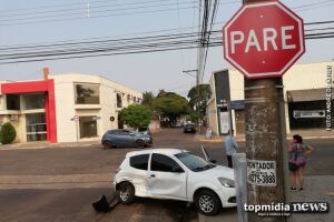 Batida entre carros em cruzamento perigoso deixa mulheres em choque em Campo Grande