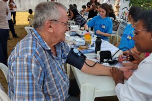 Ação em saúde na UBS Santa Carmélia reúne comunidade e entrega certificado unidade nota 10